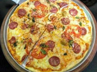 Tata's Pizzaria