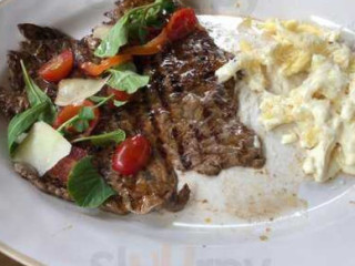 Oliver Caffe Bistro