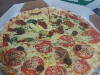 Divina Pizza