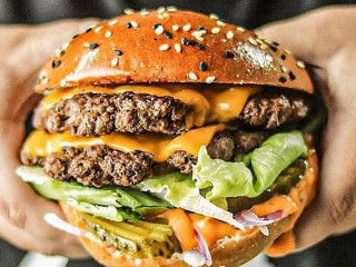 Buda's Burger