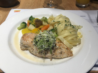 Loro Cafe Colonial