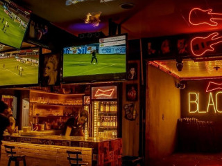 Black Pub