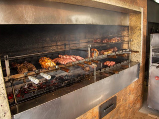 E Churrascaria Piranguinho