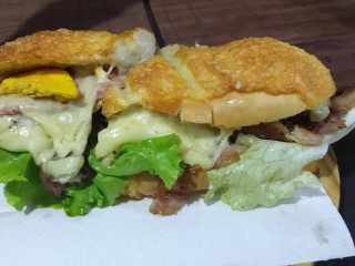 Barzin Hamburgueria